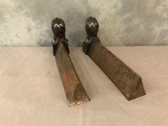 Paire De Chenets Anciens En Fonte Poli D’époque 19ème