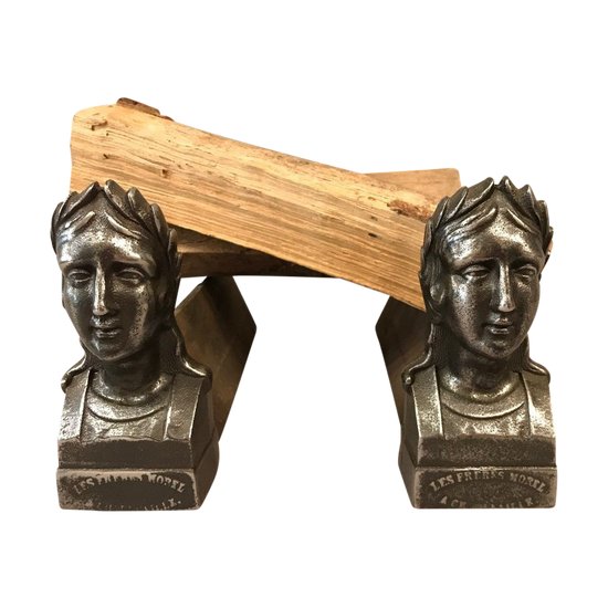 Paire De Chenets Anciens En Fonte Poli D’époque 19ème