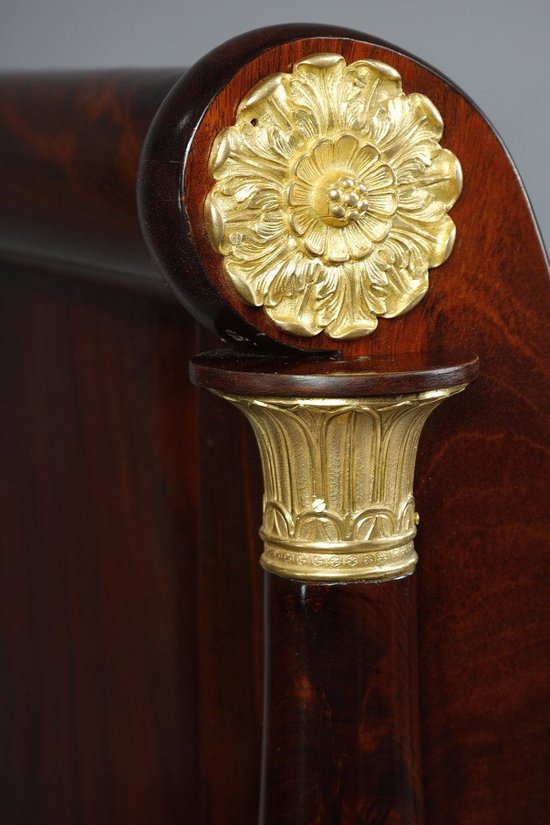 Grande letto a barca in mogano massiccio di epoca Impero