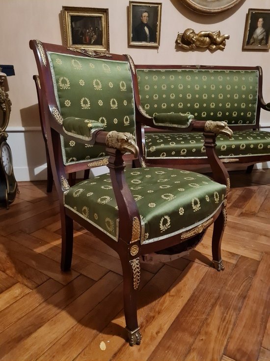 Salone stile impero, testa d'aquila in bronzo