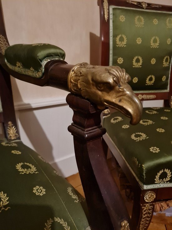 Salone stile impero, testa d'aquila in bronzo