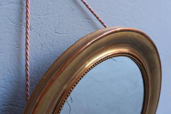 Specchio rotondo Louis-Philippe in legno dorato con perline XIX