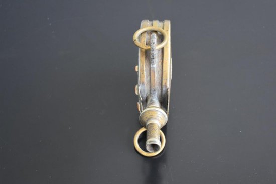 Militaria - Poire à Poudre En Laiton Repoussé Orientale