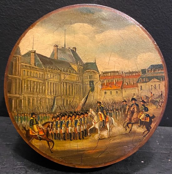 Small round box decorated with a military scene