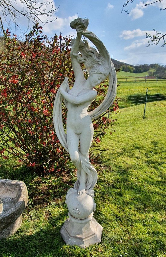 Paar Gartenstatue