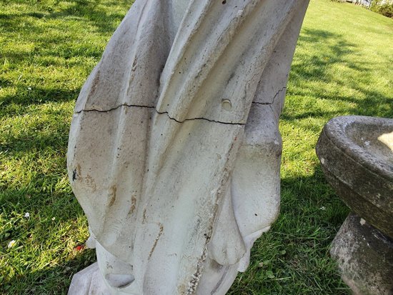 Paar Gartenstatue