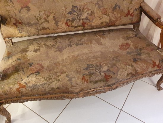 Sofa Doré Régence, Wandteppich Au Pont