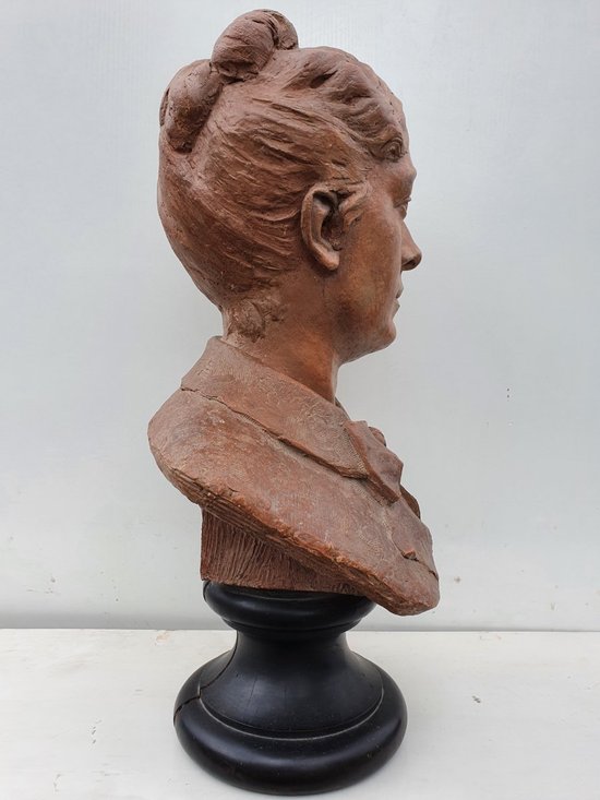 Busto di donna in terracotta, XIX secolo