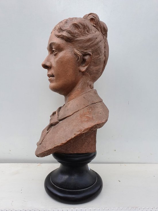 Busto di donna in terracotta, XIX secolo