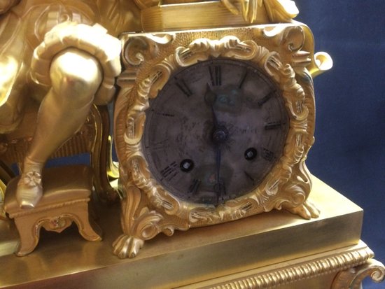Royal" clock in gilded bronze, 44 cm high