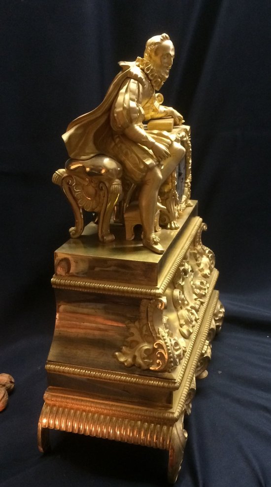Royal" clock in gilded bronze, 44 cm high