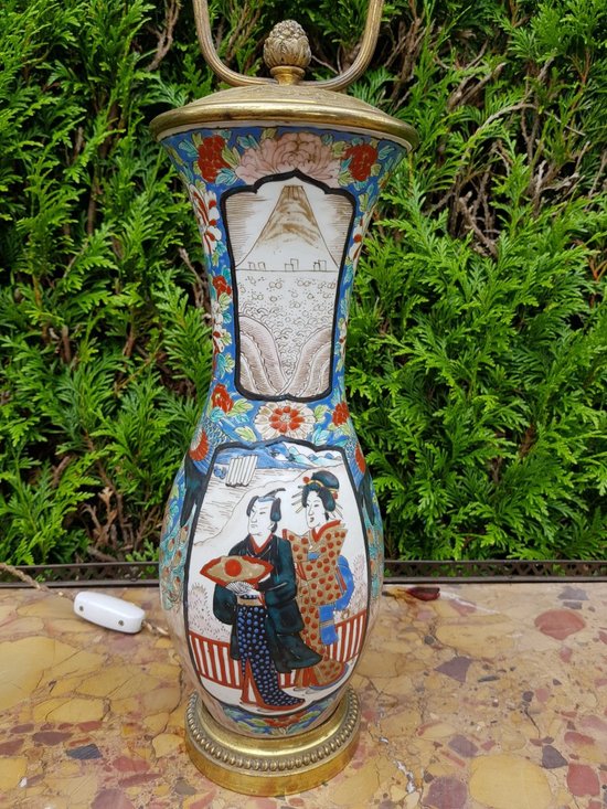 Lampada in porcellana giapponese fine XIX secolo
