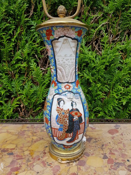 Lampada in porcellana giapponese fine XIX secolo