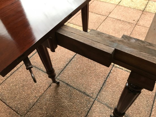Tavolo da pranzo in mogano a 6 gambe, epoca XIX secolo, con ribalte.
