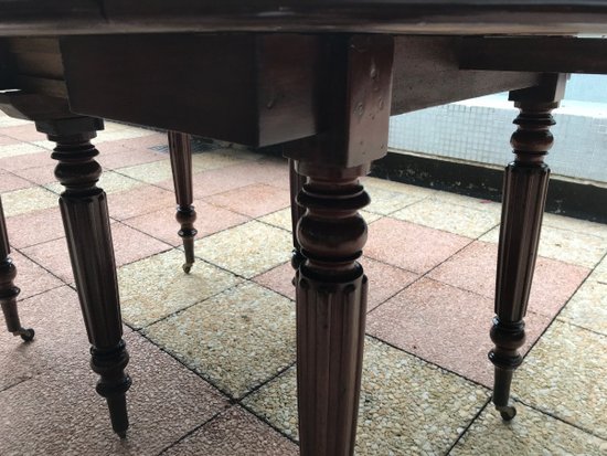 Tavolo da pranzo in mogano a 6 gambe, epoca XIX secolo, con ribalte.