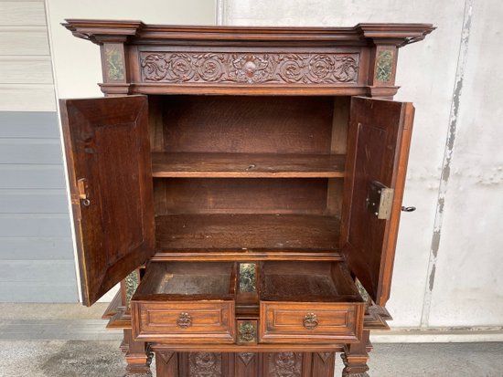 Credenza in noce in stile rinascimentale Fine del XIX secolo