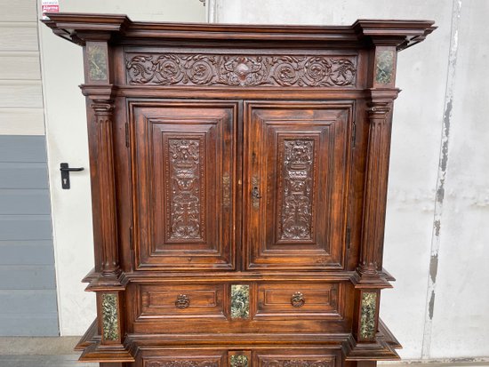 Credenza in noce in stile rinascimentale Fine del XIX secolo