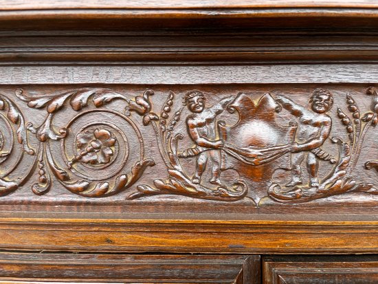 Credenza in noce in stile rinascimentale Fine del XIX secolo