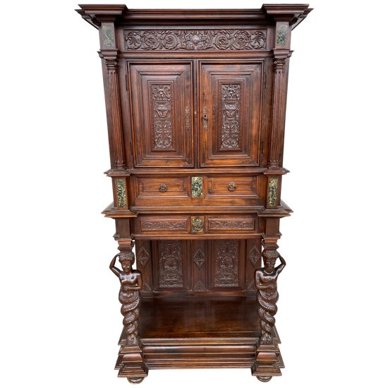 Credenza in noce in stile rinascimentale Fine del XIX secolo