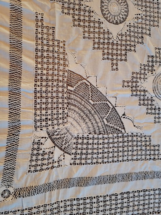 Large lace tablecloth from the early 20th century