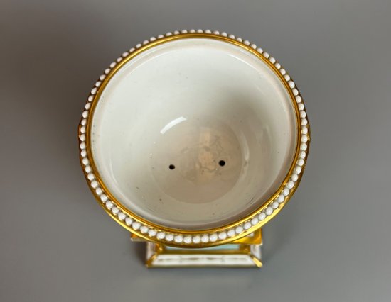 A superb early 19thc Regency Barr, Flight, Barr vase on pedestal base c.1805