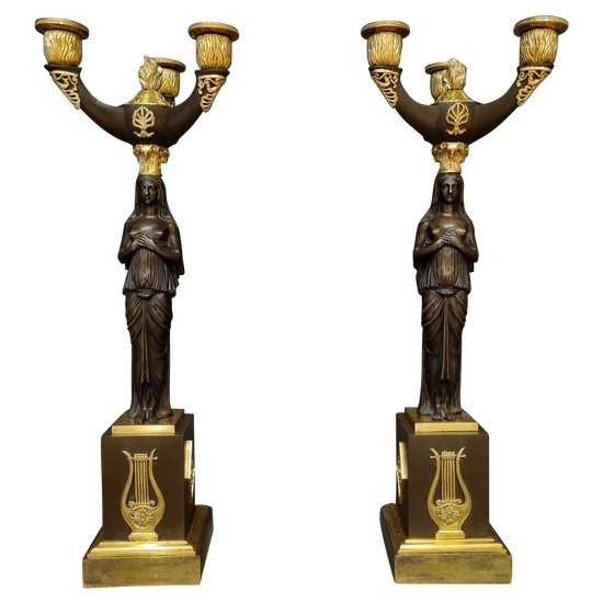 Coppia di candelabri in stile antico, periodo Impero-Consolato.