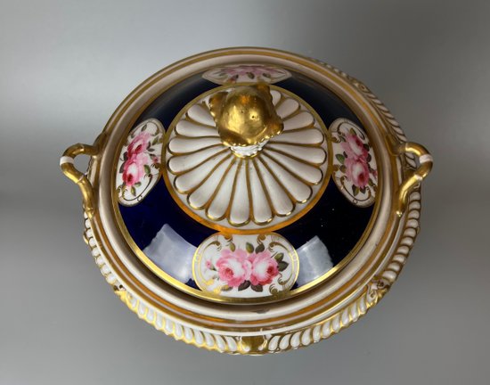 Ein prächtiger Obstkühler von Chamberlain Worcester (Royal Worcester) aus der Zeit um 1810-20 in Campagna-Form.