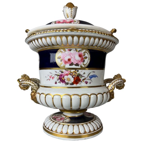 Ein prächtiger Obstkühler von Chamberlain Worcester (Royal Worcester) aus der Zeit um 1810-20 in Campagna-Form.