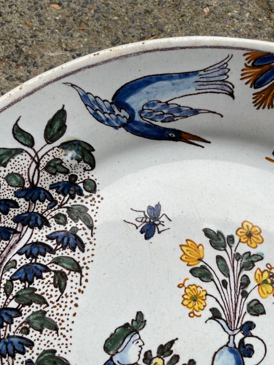 Moulins - 18th Century Earthenware Plate With Chinese And Grotesque Decor
