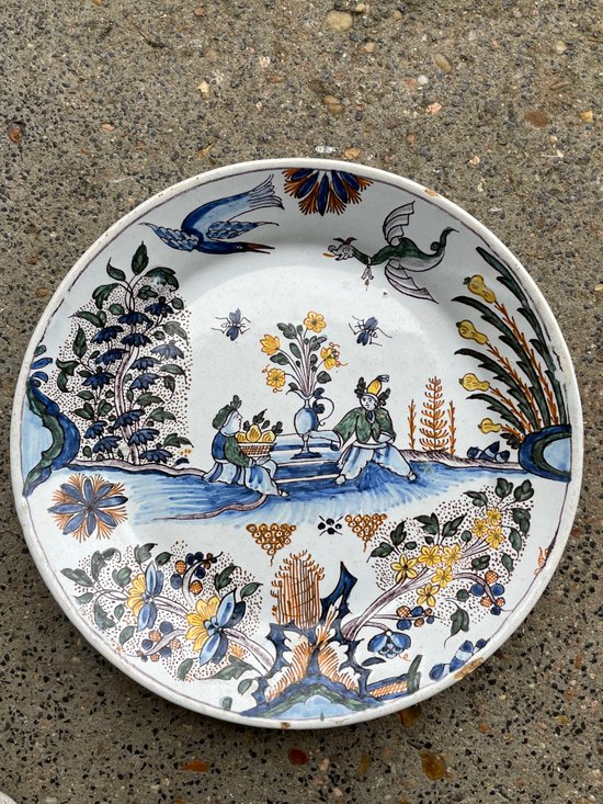 Moulins - 18th Century Earthenware Plate With Chinese And Grotesque Decor