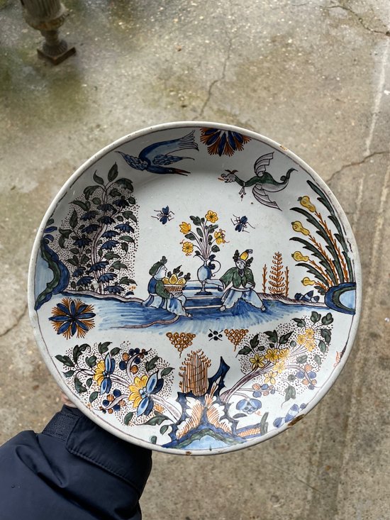 Moulins - 18th Century Earthenware Plate With Chinese And Grotesque Decor
