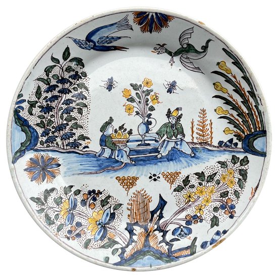 Moulins - Piatto in maiolica del XVIII secolo con decorazioni cinesi e grottesche