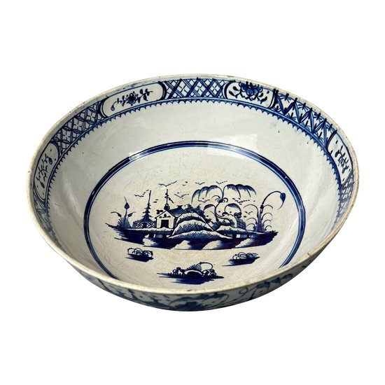 Eine große c.1790 Perlware Chinoiserie bemalte Punschschale. Möglicherweise Liverpool.