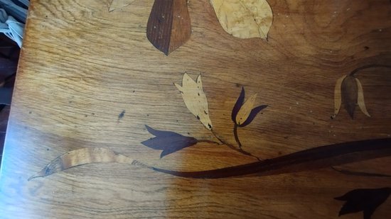 Table de salon à abattants en marqueterie dans le gout Gallé