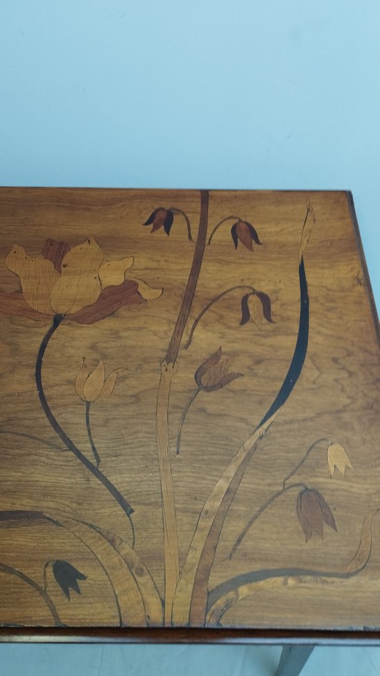 Table de salon à abattants en marqueterie dans le gout Gallé
