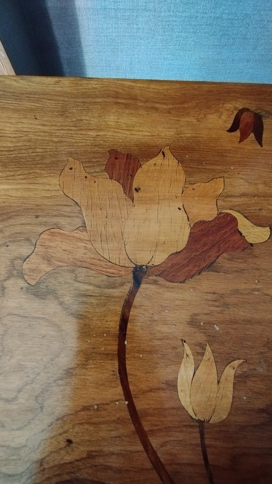 Table de salon à abattants en marqueterie dans le gout Gallé