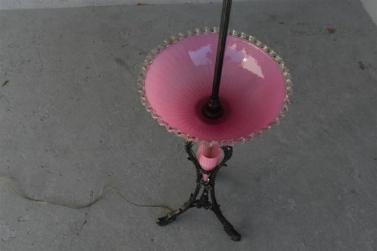 Rare Lampadaire En Métal Argenté Et Opaline Rose Par Maison Christofle époque 1900