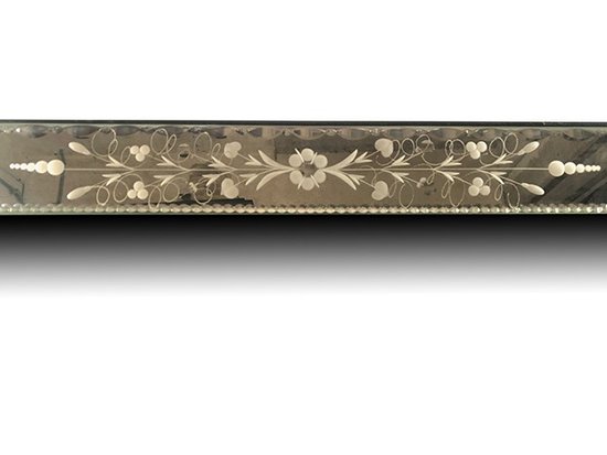 Grand miroir de Venise à décor gravé de fleurs