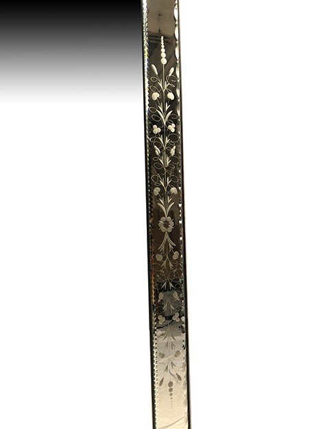 Grand miroir de Venise à décor gravé de fleurs
