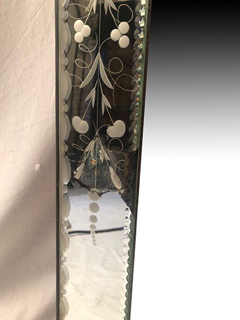 Grand miroir de Venise à décor gravé de fleurs