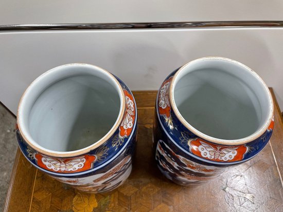 Coppia di vasi in porcellana di Bayeux con decorazione Imari fine XIX secolo