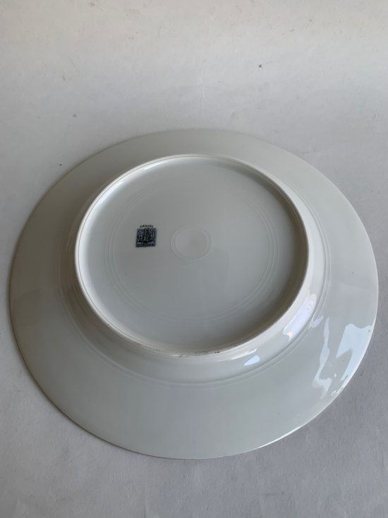Assiette en porcelaine de la maison Rouard