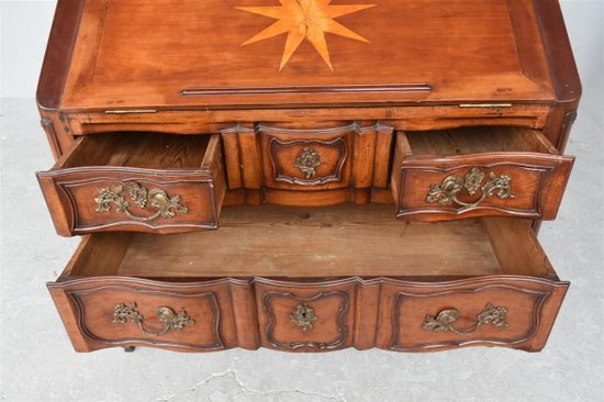 Scriban in mogano bordeaux del XVIII secolo