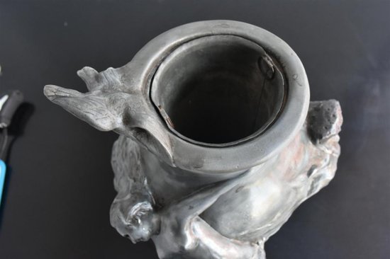 Vaso Art Nouveau in peltro di Pedro Rigual