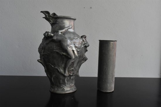 Vaso Art Nouveau in peltro di Pedro Rigual
