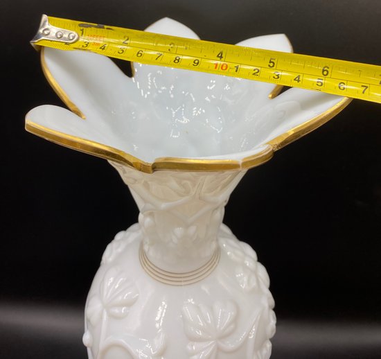 VASE OPALINE SAINT LOUIS 