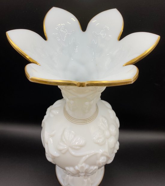 VASE OPALINE SAINT LOUIS 