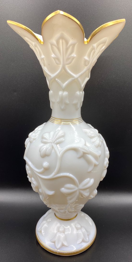 VASE OPALINE SAINT LOUIS 