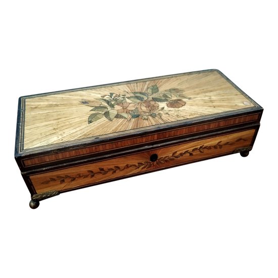 Glove box in straw marquetry