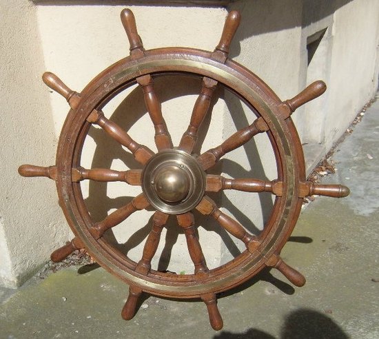 Schiffssteuerrad aus MahagoniXIX.